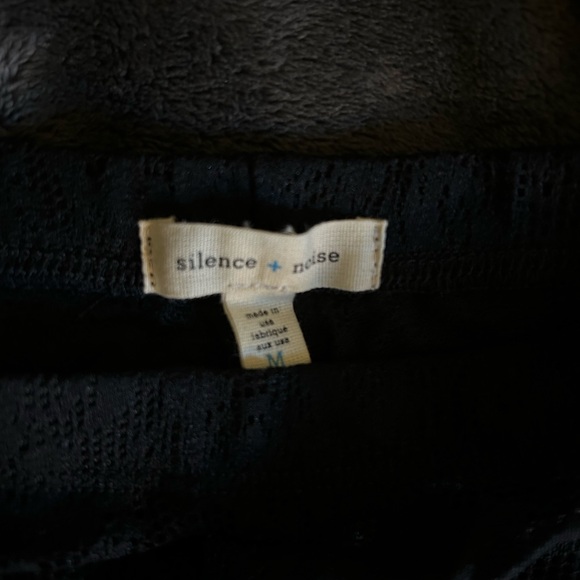 🆕 UO Silence and Noise lace garter shorts - Picture 4 of 4